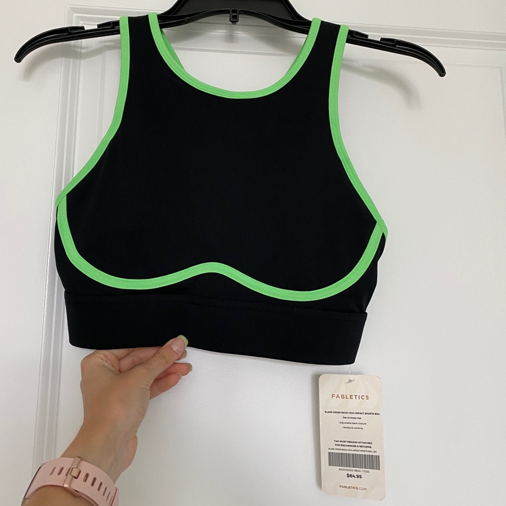 Fabletics Blare cross sports bra